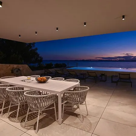 Lovely In With Heated Swimming Pool *